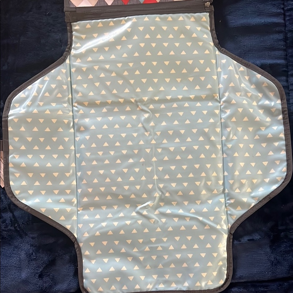 Skip Hop Changing stations Patterned Bag - Picture 5 of 7